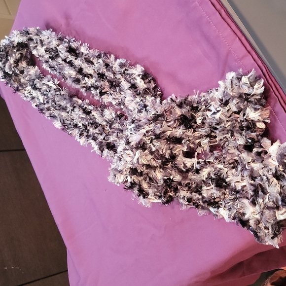 Pretty black, grey & white scarf - Picture 2 of 2